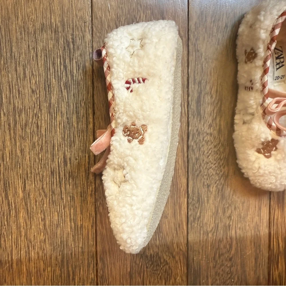 Zara Kids Christmas White and Pink Shoes Size 5.5 Toddler